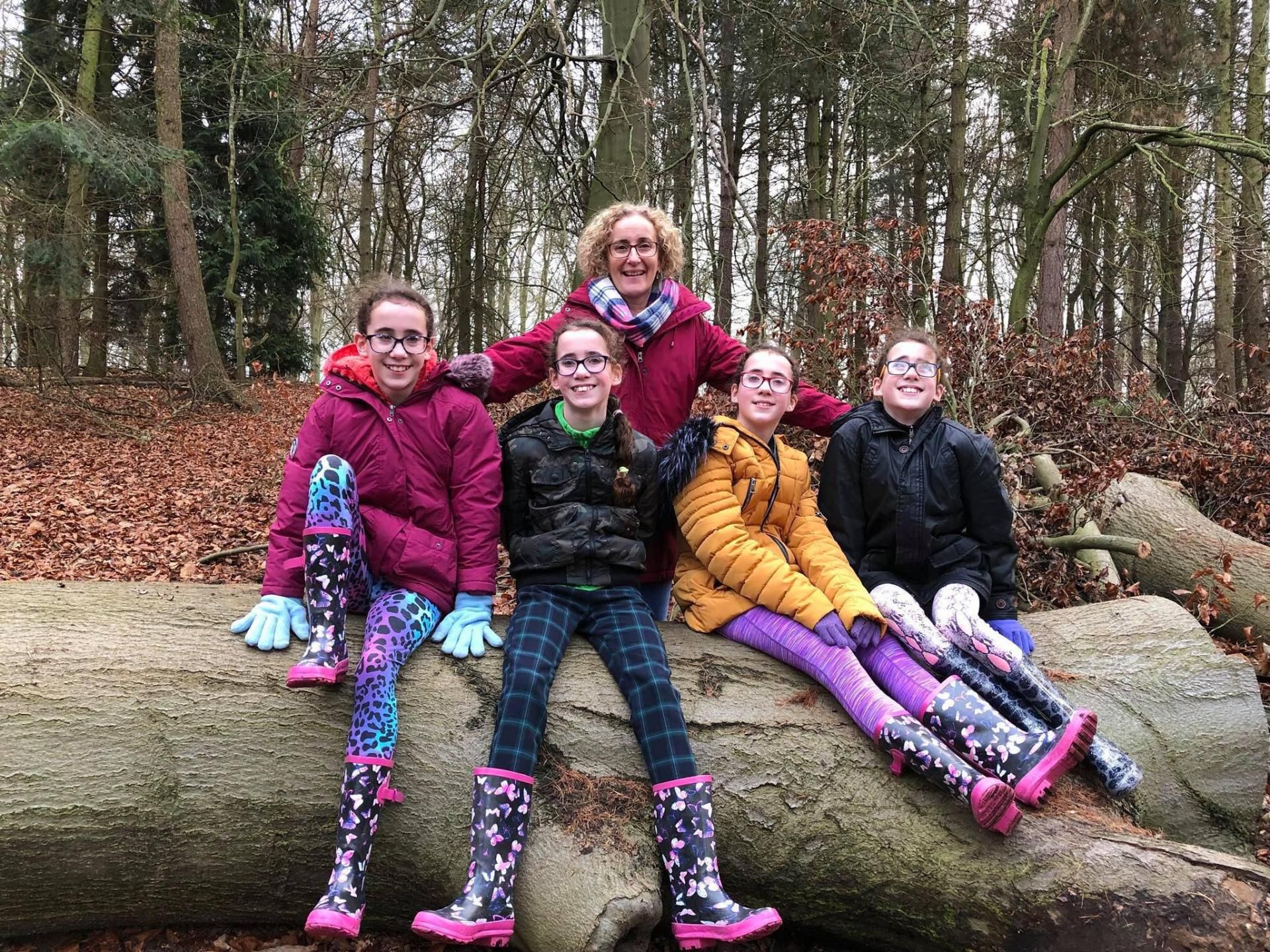 Tak czworaczki wyglądają dziś [facebook.com](https://www.facebook.com/photo.php?fbid=10214452157959905&set=pb.1297885928.-2207520000.1529058454.&type=3&theater)