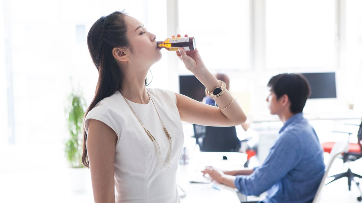 Kolagen do picia może występować w postaci gotowego płynu – drinki, napoje, szot