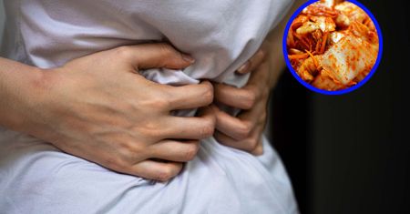 Niszczy jelita. Stan pogarsza alkohol i zła dieta. "To jak walka z chwastami"