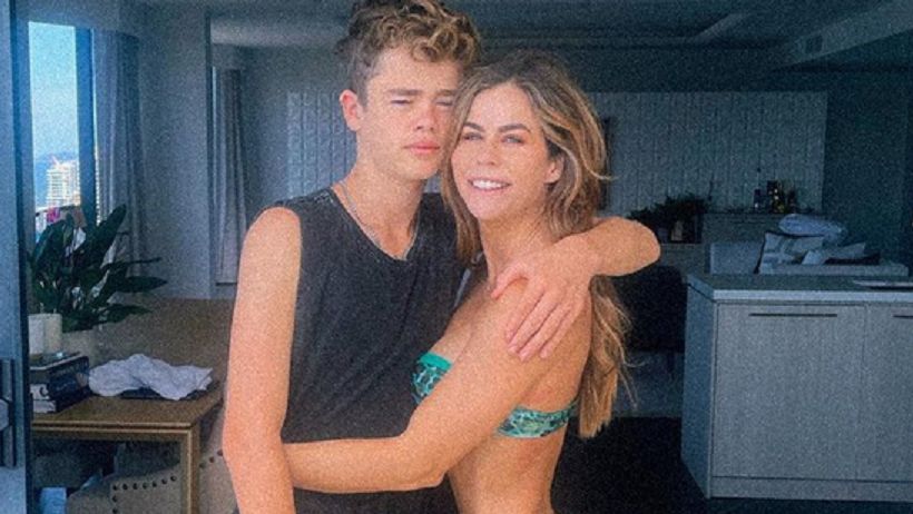 Pozowała do zdjęcia z synem w samym bikini