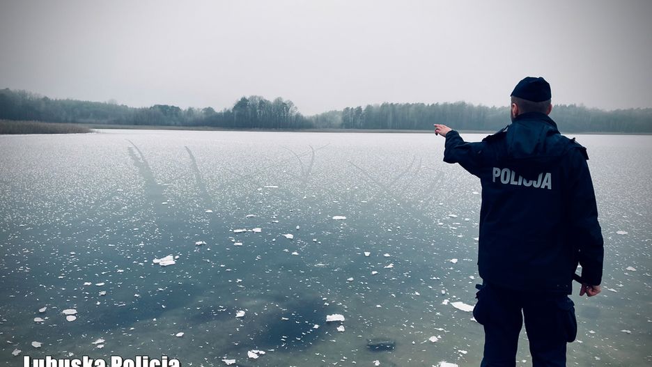 Weszli na zamarznięte jezioro w jednym celu. Lód się pod nimi załamał