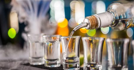 Wpływ alkoholu na rozwój nowotworów (WIDEO)