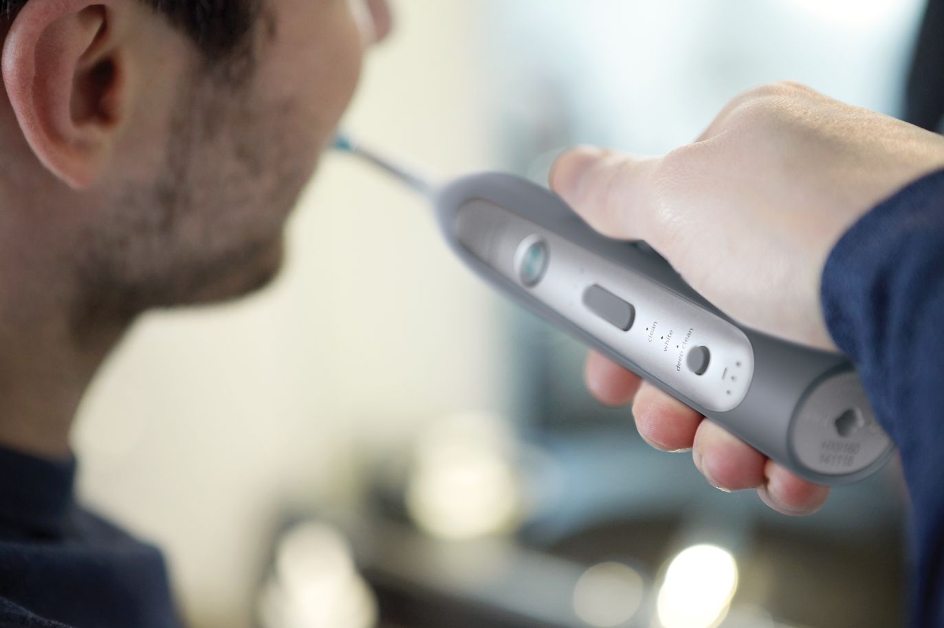 Blisko 70% Polaków deklaruje, że myje zęby co najmniej dwa razy dziennie