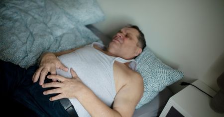 Zainfekowanych jest ponad 80 proc. Polaków. Groźny krewny opryszczki