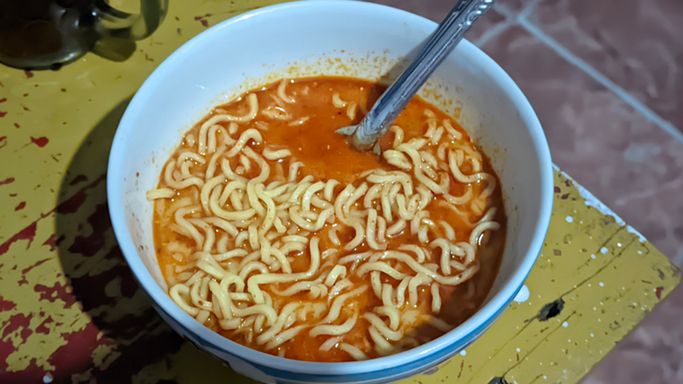 Przepis na miażdżycę, udar i nadciśnienie. Polacy zajadają się bez opamiętania