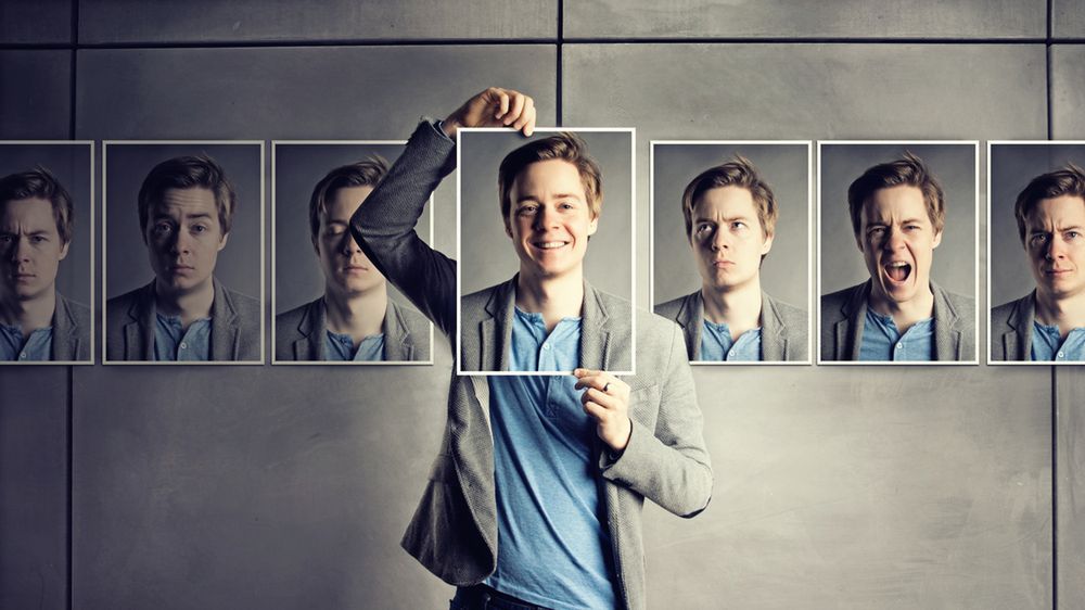 Osoba o osobowości ambiwertycznej łączy cechy typowe dla introwertyków i ekstrawertyków