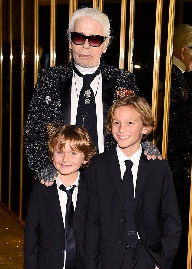 Karl Lagerfeld nie miał biologicznych dzieci. Najbliższe mu osoby to rodzina Kroenigów