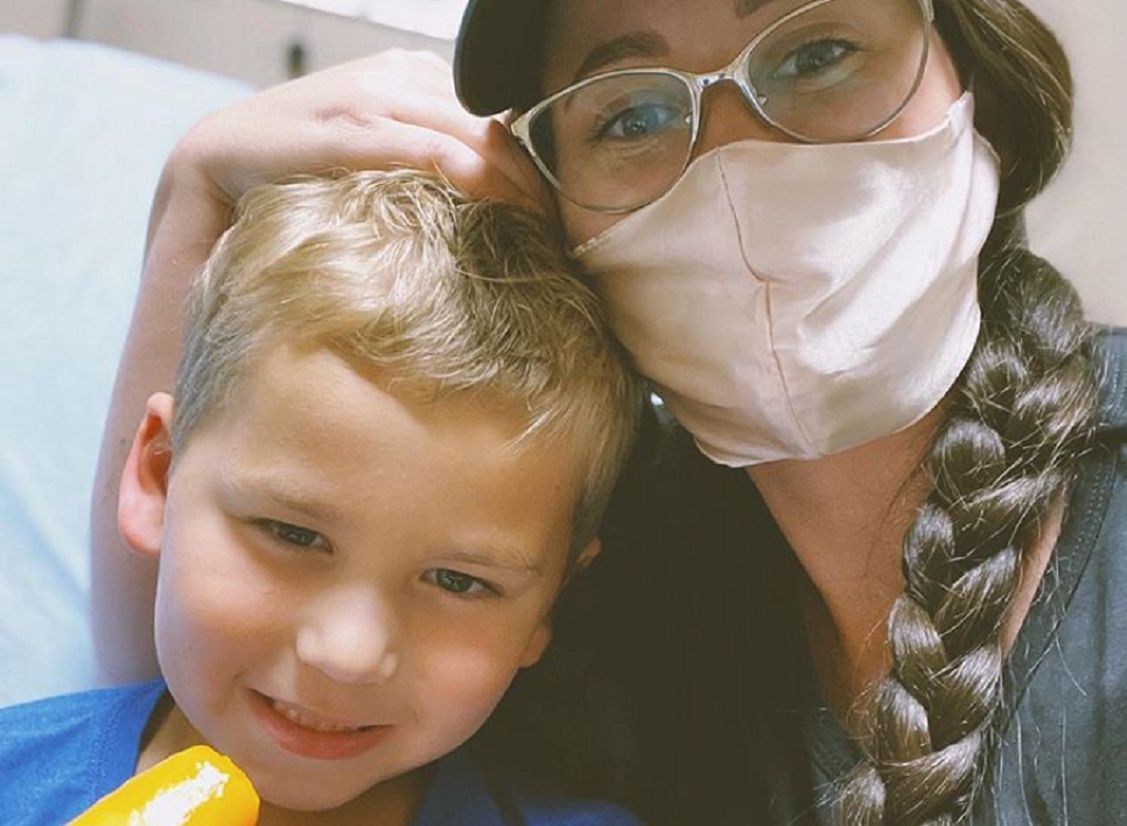 Celebrytka prosi fanów, by modlili się za jej chorego synka