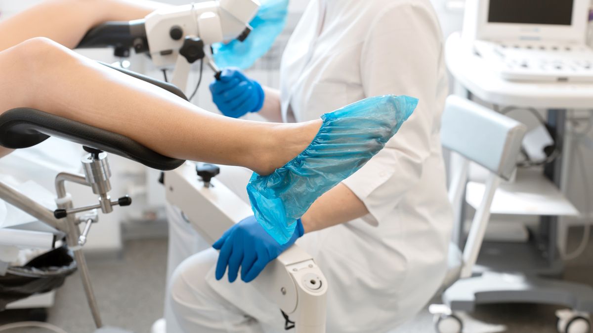 Pieczenie pochwy na tle bakteryjnym wymaga zwykle leczenia antybiotykiem