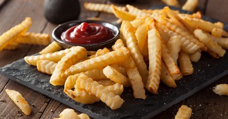Koniec z ociekającymi tłuszczem frytkami. Frytownice beztłuszczowe do 250 złotych