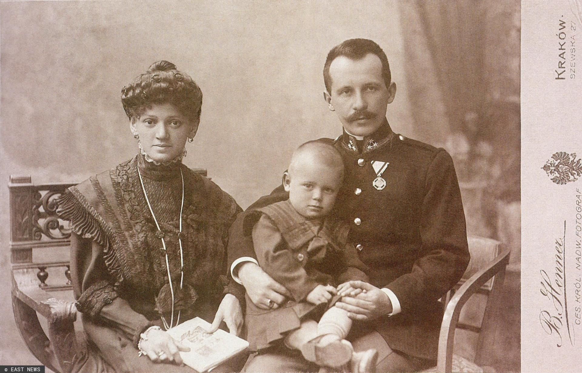 Rodzice Jana Pawła II i jego brat Edmund (East News)