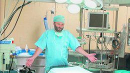 Prof. Marek Jemielity, kierownik Kliniki Kardiochirurgii i jego zespół gotowi są do przełomowego przeszczepu serca