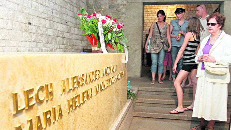 Nikt nie chce się mieszać do tablicy smoleńskiej