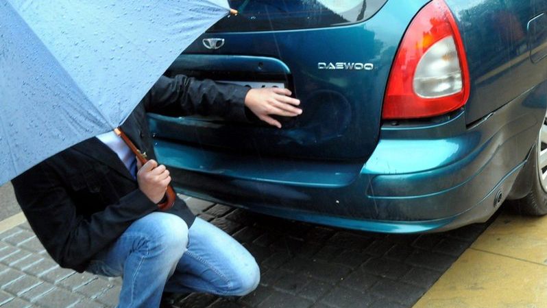 Po sprawcy stłuczki zostało tylko wgniecenie