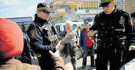 Awantura na rynku w Łodzi. 28-letni Ormianin zaatakował strażnika miejskiego