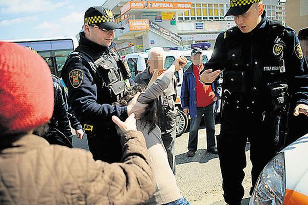 Awantura na rynku w Łodzi. 28-letni Ormianin zaatakował strażnika miejskiego