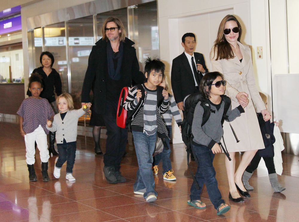 Angelina Jolie i Brad Pitt z dziećmi 

Fotografia: ONS
