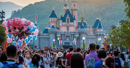 Disneyland tylko dla rodzin z dziećmi? "Bezdzietni nie powinni mieć do niego wstępu"