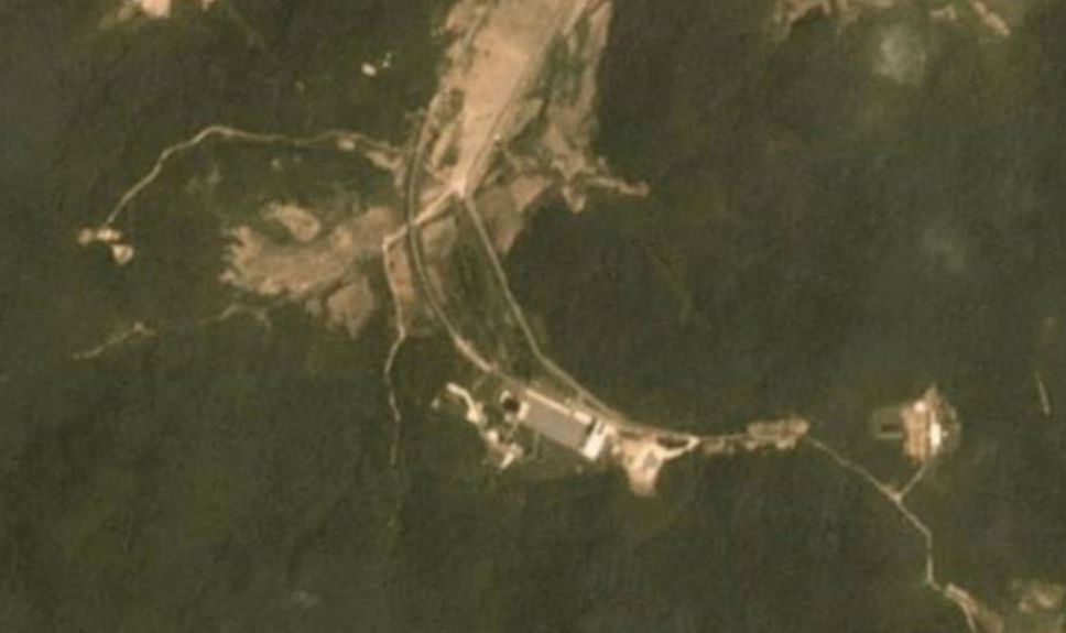 Zdjęcia satelitarne z Korei Północnej. Wzmożona aktywność przy bazie rakietowej