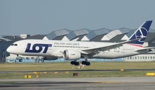 Koronawirus z Chin. Pasażerowie rejsu z Pekinu przeżyli chwile grozy. Utknęli na pokładzie dreamlinera LOT-u