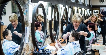 Koronawirus w Polsce. Salony kosmetyczne i fryzjerskie nie przestają działać