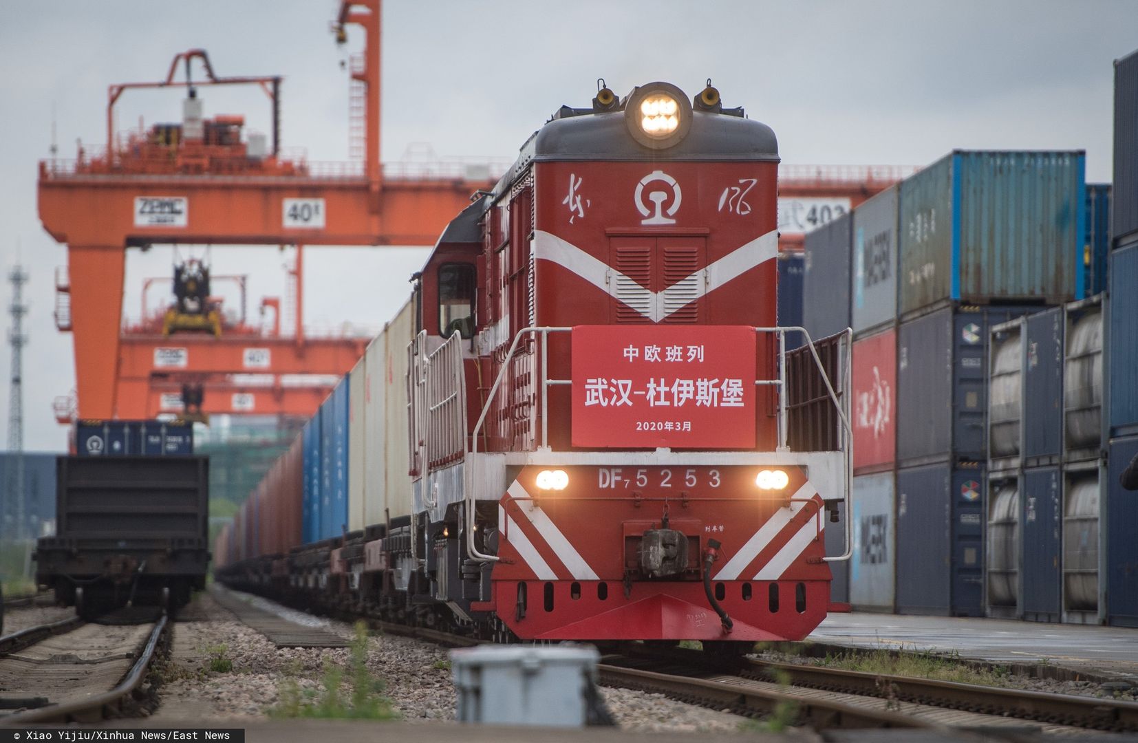 Pociąg towarowy Chiny-Europa zmierzający do Niemiec wyruszył Wuhan.