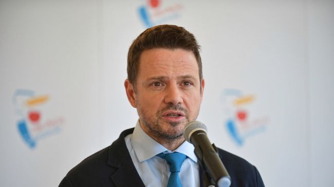 Warszawa szacuje straty w dochodach na 2 mld zł. Prezydent Rafał Trzaskowski polecił zamrozić plany inwestycyjne.