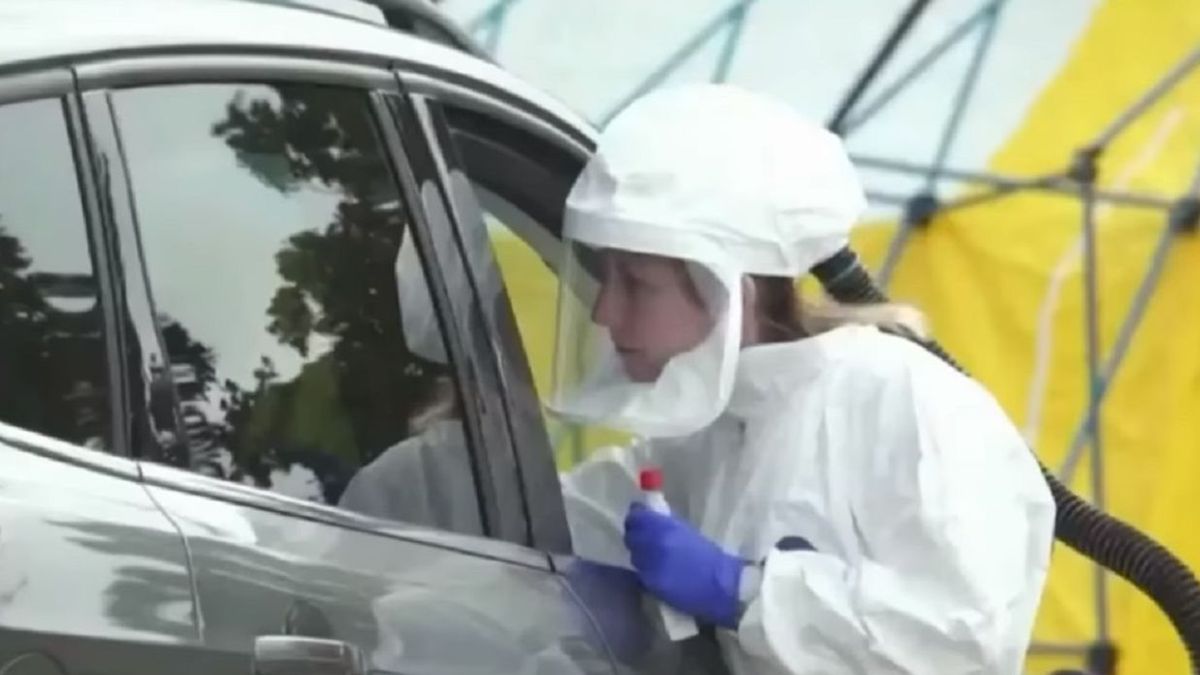 Podczas COVID-19 występuje wysoka gorączka dlatego mierzenie temperatury jest jedną z metod oceny stanu człowieka