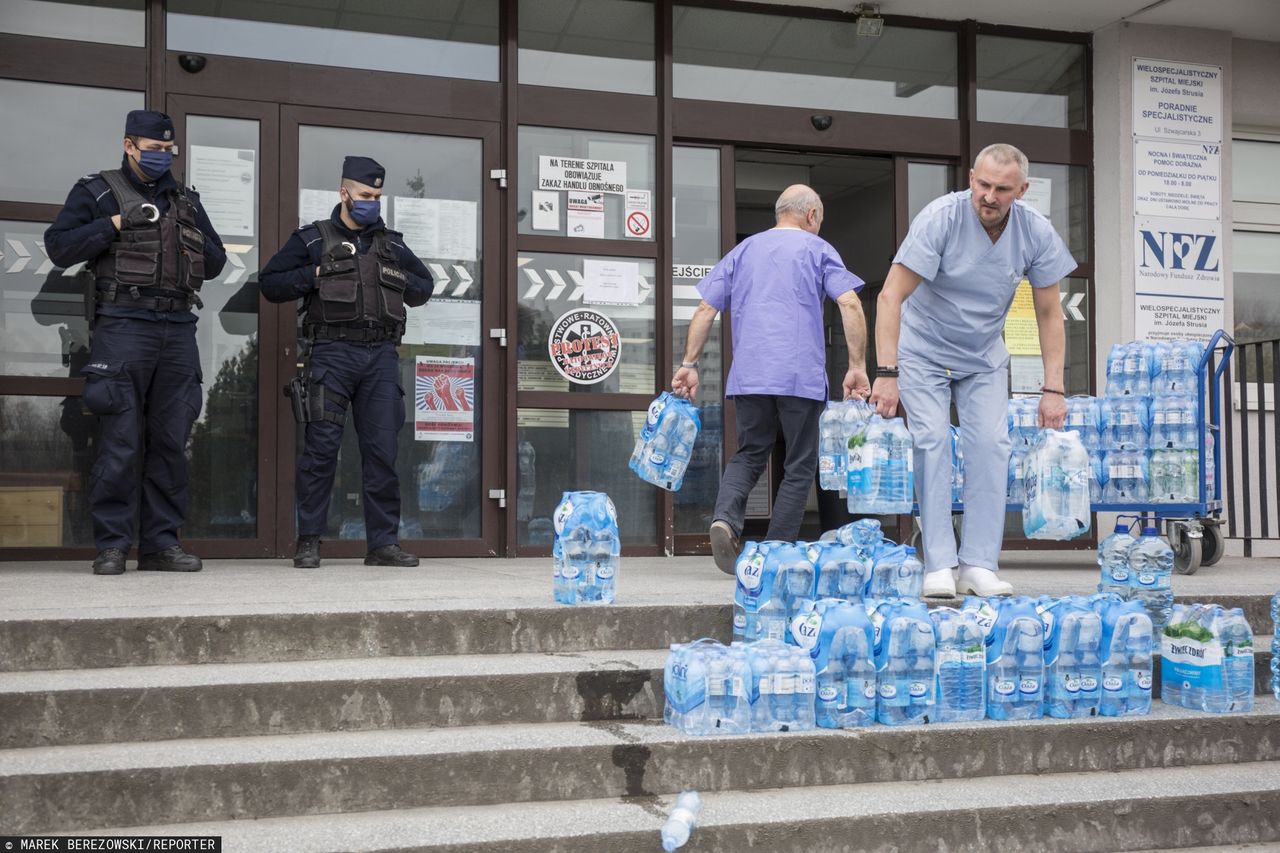 Koronawirus w Polsce. "Ten weekend będzie kluczowy". Komentarz wirusologa