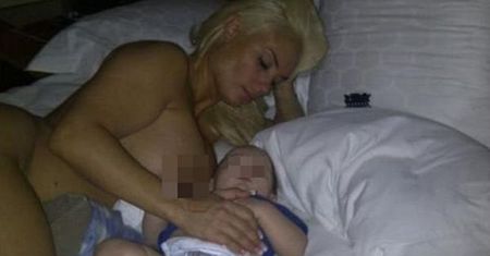 Naturalność czy ohyda? Coco Austin nago z niemowlakiem!