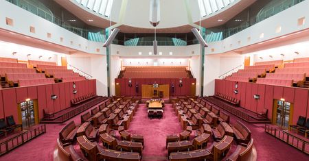 Australijska dziennikarka została wyproszona z parlamentu. Powodem był jej strój
