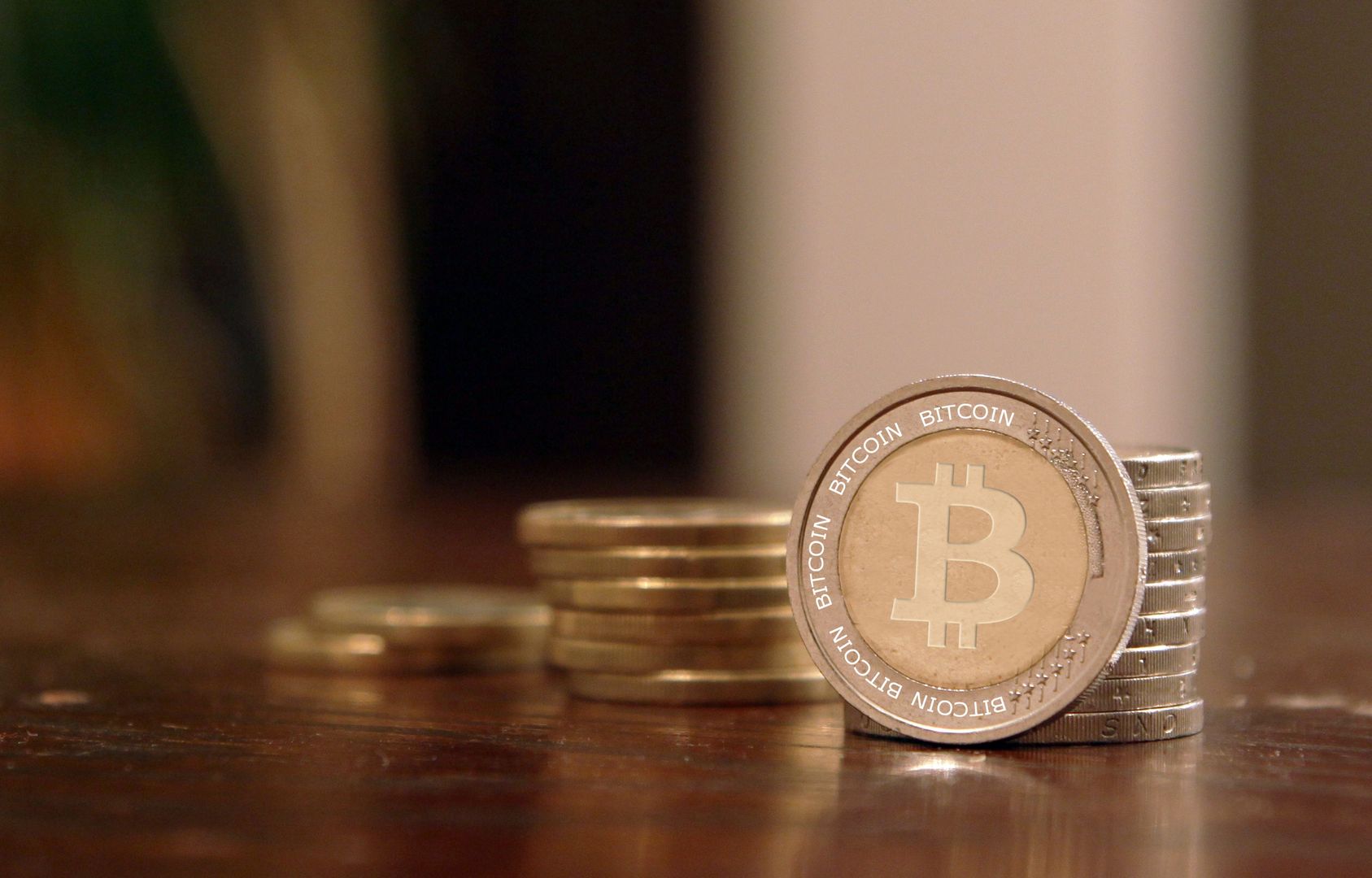 Bitcoin przekroczył cenę 2000 dolarów