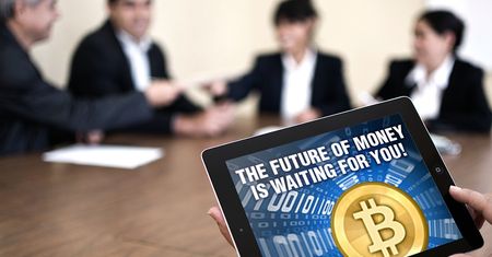 "To największa bańka spekulacyjna naszych czasów". Bitcoin po 10 tys. dolarów?