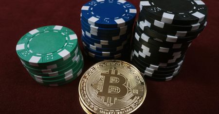 Bitcoin tańszy już prawie o połowę! Co się dzieje?