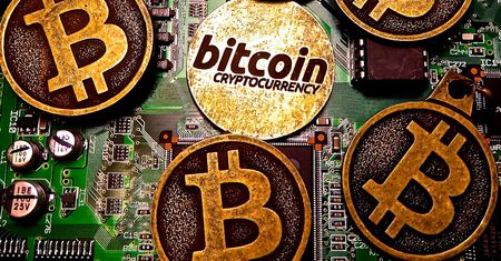 Bitcoin odrabia straty. Znowu blisko 10 tys. dolarów