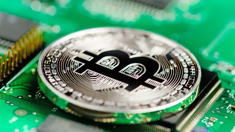 Wytwarzanie bitcoinów wymaga dużej  mocy obliczeniowej komputerów