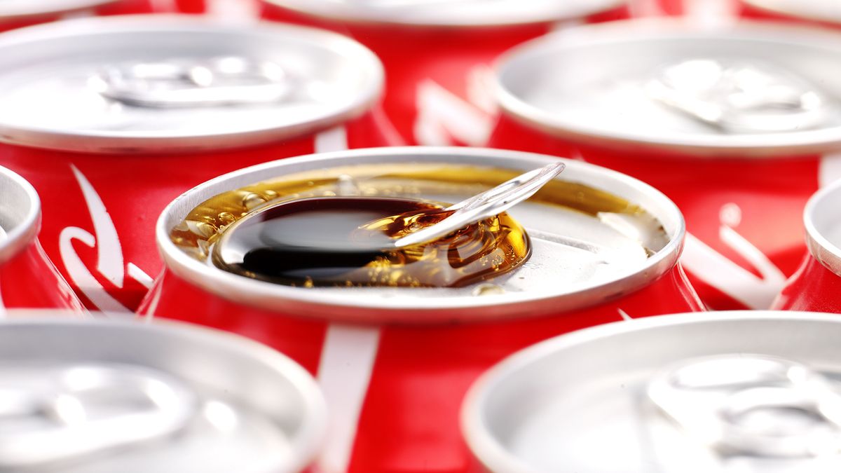 W puszce tradycyjnej coli kryje się blisko pięć łyżeczek cukru