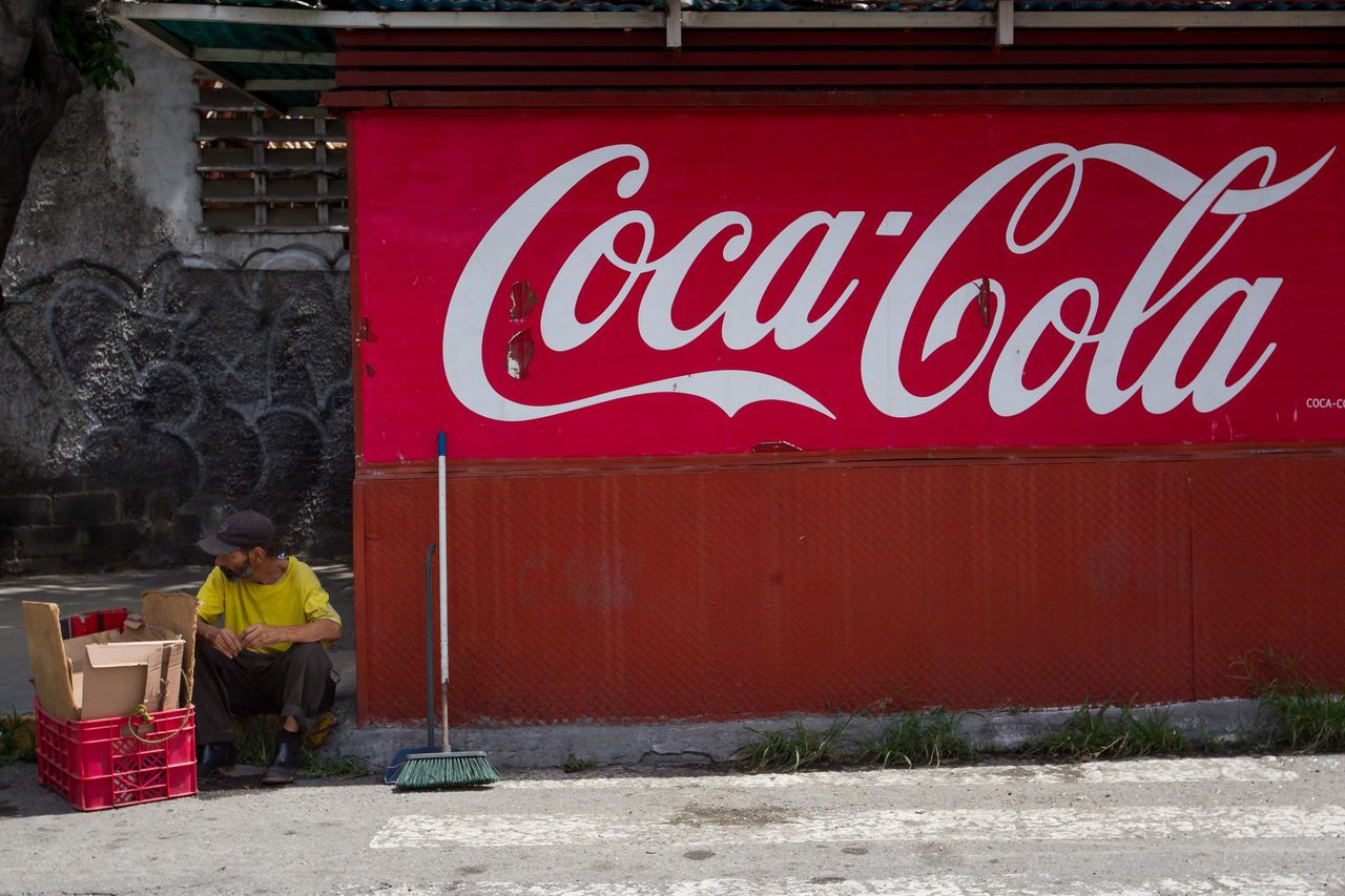 Coca-Cola ukarana za wsparcie LGBT. Koncern mówi o wartościach