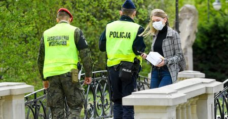 Gwiazda "Przyjaciółek" przyłapana na gorącym uczynku. Dla chwili przyjemności złamała zasady bezpieczeństwa