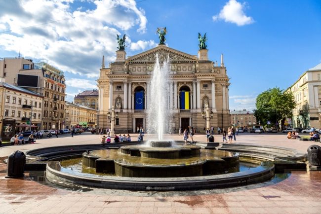Opera Lwowska, Lwów, Ukraina (fot. S-F / Shutterstock.com) 