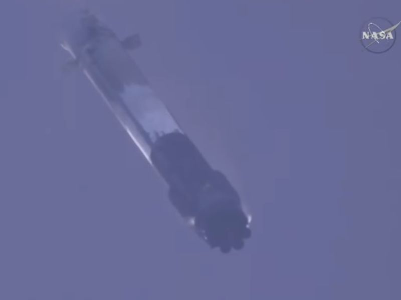 Rakieta Falcon 9 podczas lądowania