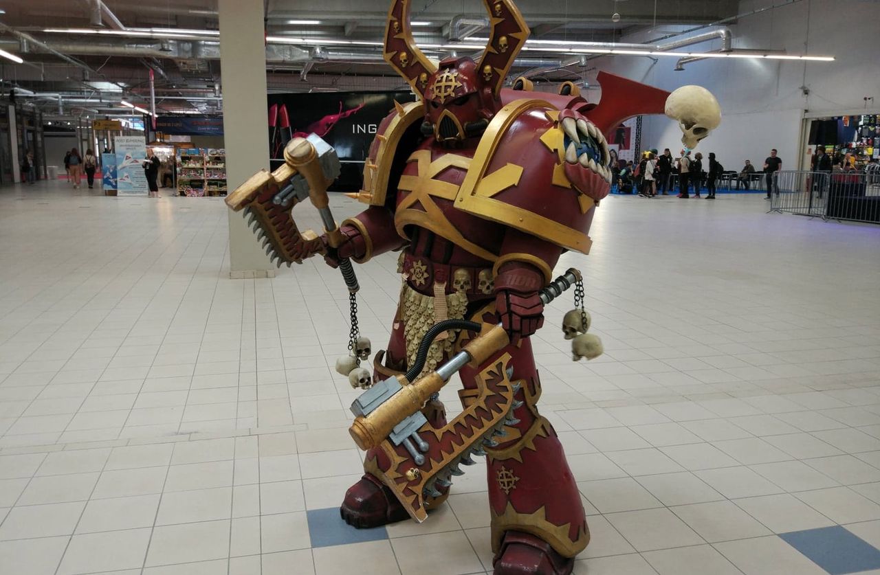 Warsaw Comic Con wystartował. Zagadkowe stanowisko i ciekawe cosplaye