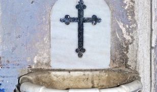 Kobieta wypędzała z córki i męża demony. Teraz nie może się do nich odzywać