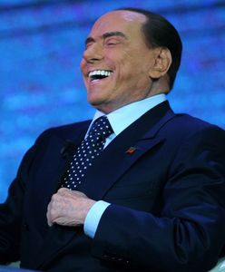 Silvio Berlusconi zaliczył wpadkę. Kamera przyłapała go, jak odczytywał odpowiedzi z kartki