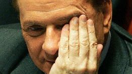 Berlusconi marzy o bujnych włosach?