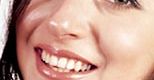 Biel od ucha do ucha