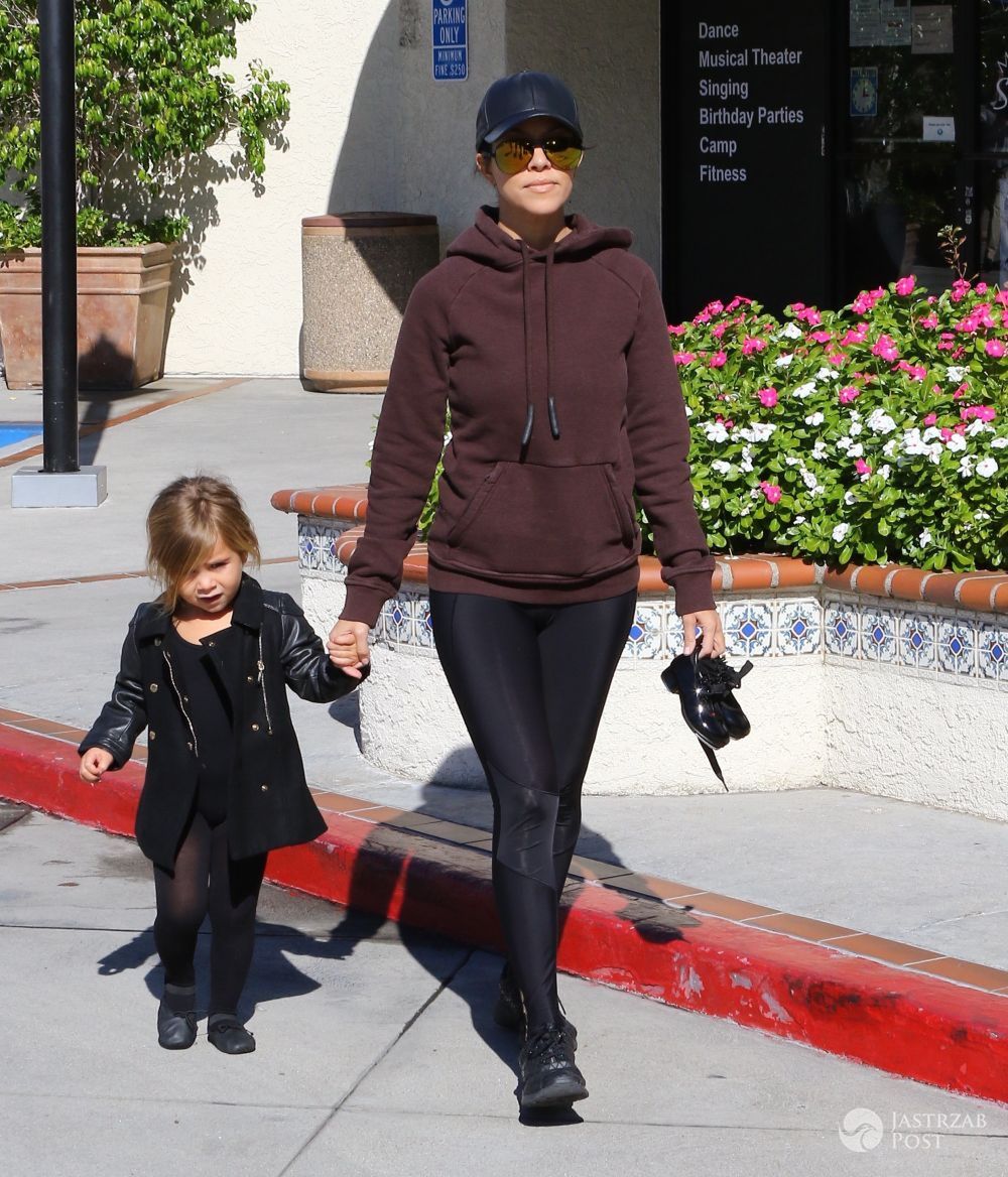 Kourtney Kardashian odbiera córkę z baletu