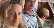 Ola Żebrowska na zdjęciu z tygodniową córeczką. Nawet w windzie malutka nie odrywa się od piersi mamy. Mina Michała? Bezcenna