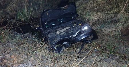 Śląskie. Straciła panowanie nad autem. Opel kobiety wpadła do Zalewu Rybnickiego