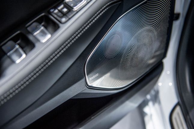 Wszyscy kopiują design Burmester dla Mercedesa... tu w Genesisie G80